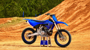 2022-Yamaha-YZ250LC-EU-Icon_Blue-Static-001-03.jpg